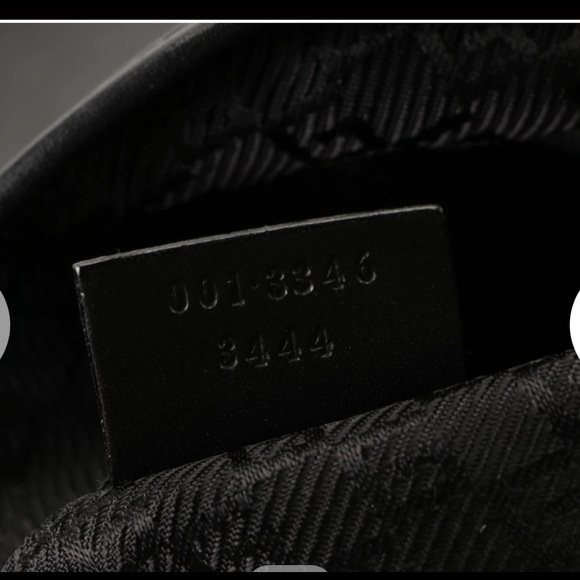 Gucci Piston Lock Shoulder Bag in Black Leather - Picture 5 of 8